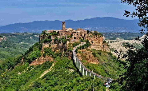 Valle dei Calanchi Bio Agriturismo olistico. Escursione da lubriano a civita di bagnoregio